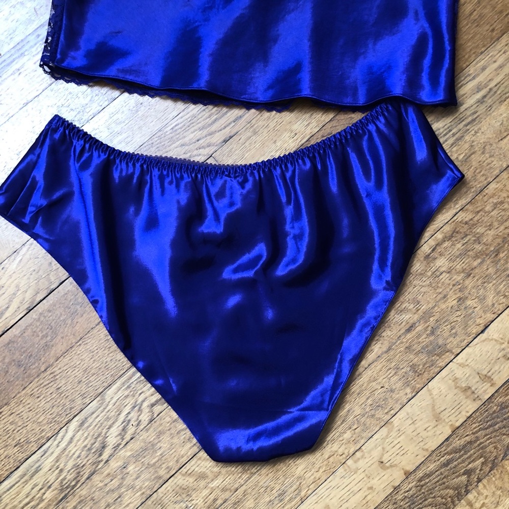 VICTORIA’S SECRET Lace Camisole and Panty Set - Picture 4 of 8